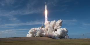 1024px-first_launch_of_spacex_falcon_heavy.jpg